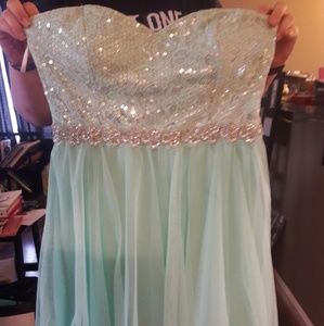 Prom / homecoming dress